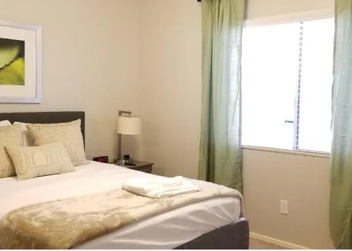 I, Minutes To Airport And Downtown Phoenix